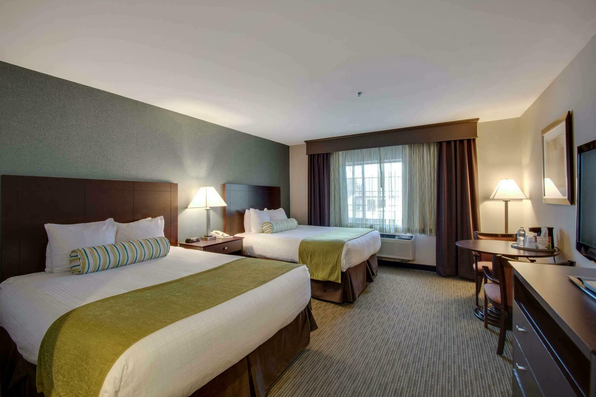 Best Western Plus, The Inn At Hampton Eksteriør billede